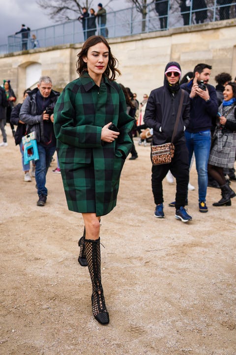 おしゃれアイコン アレクサ チャンのコートの着こなし ハーパーズ バザー Harper S Bazaar 公式