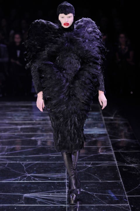 15 Fashionable Halloween Costume Ideas Inspired By The Runway