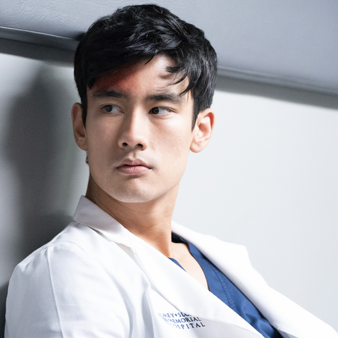Grey S Anatomy Star Wants To Play Mcu S First Asian Lead