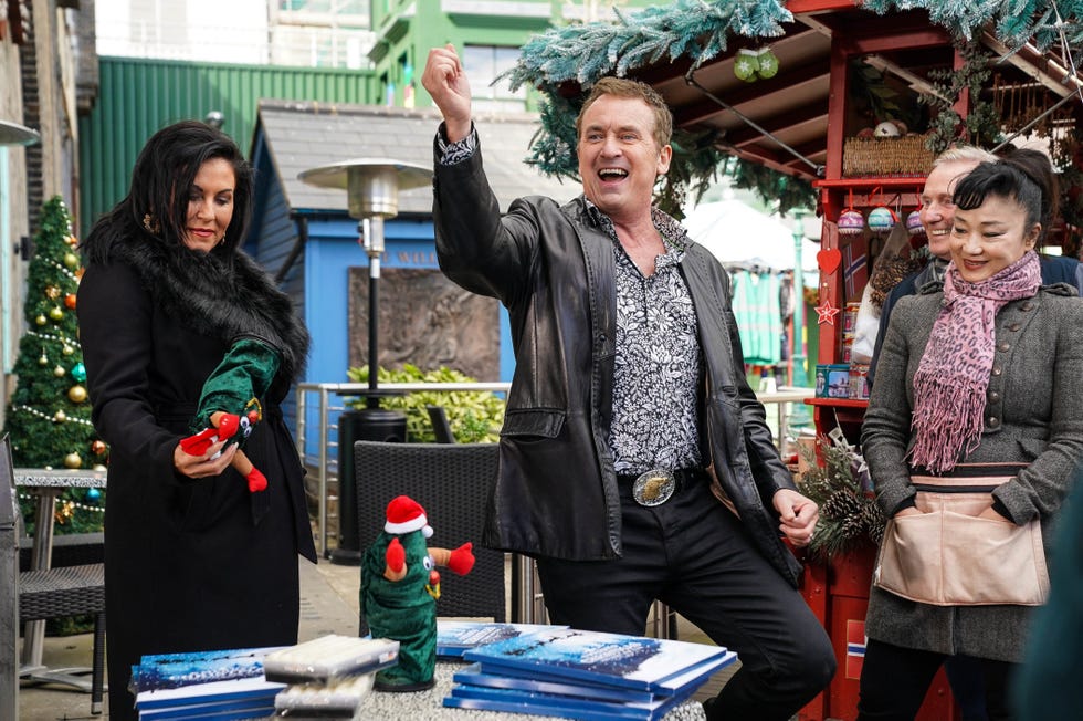 alfie-moon-kat-moon-eastenders-1668699166.jpg?crop=1xw:1xh;center,top&resize=980:*&keepGifs=1