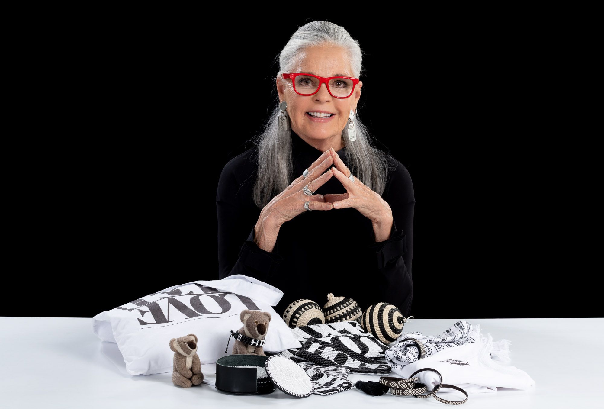 Ali Macgraw Designed A Holiday Collection For Ibu Movment