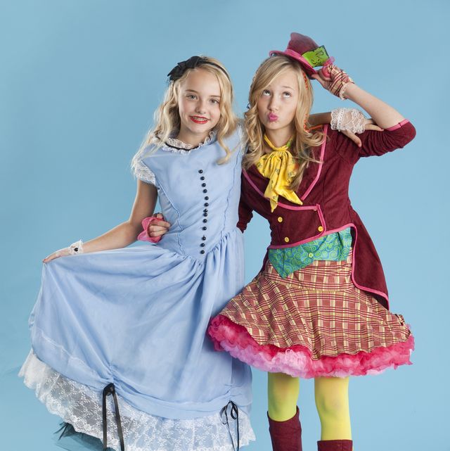 20 Diy Alice In Wonderland Costume Ideas Best Alice In Wonderland Halloween Costumes
