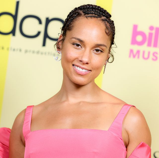 Alicia Keys revives 90s hair trend with butterfly clips