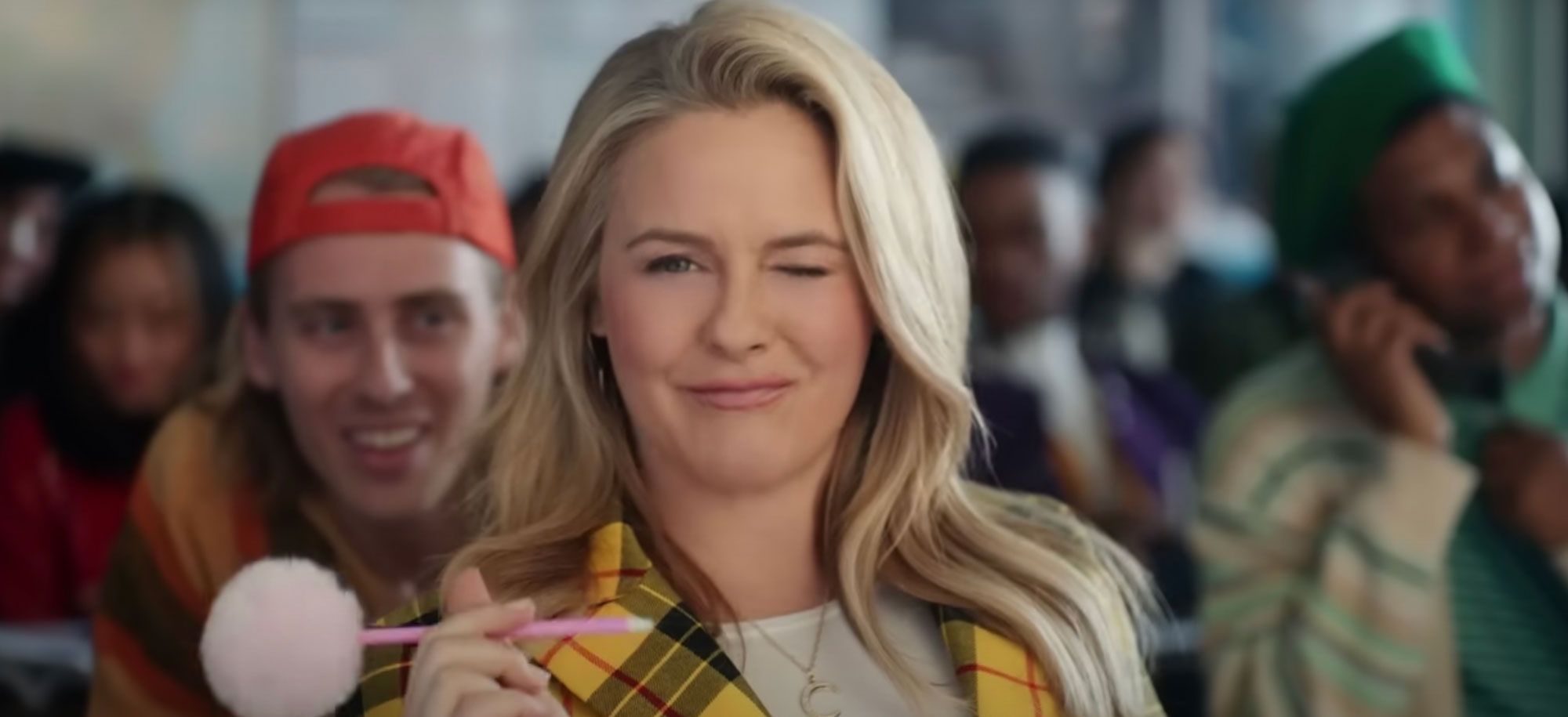 Alicia Silverstone retoma a Cher Horowitz de 'Clueless' en un anuncio de la  Super Bowl 2023