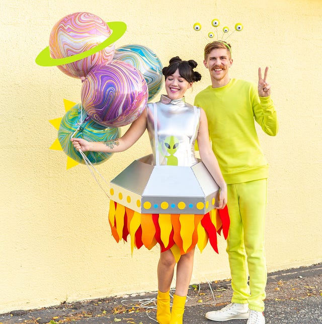 alien-couples-costume-1597070010.jpg?cro