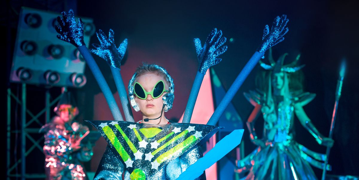 19 DIY Alien Costume Ideas - Alien Halloween Costumes for Women