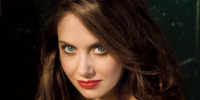 How to Catch Alison Brie's Eye | Men's Health