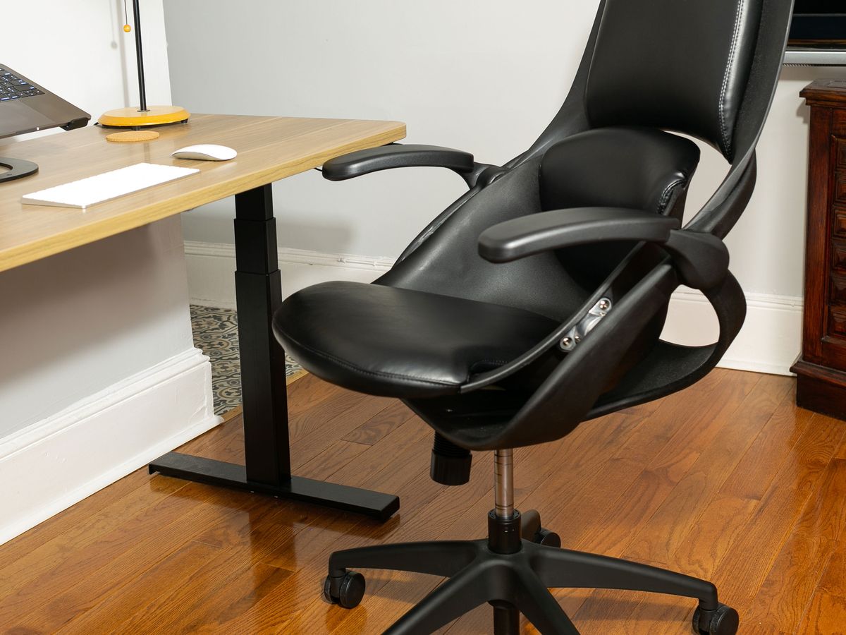 https://hips.hearstapps.com/hmg-prod.s3.amazonaws.com/images/all33-office-chair-review-lead-1620162502.jpg?crop=0.8888888888888888xw:1xh;center,top&resize=1200:*