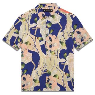 Bill Skarsgård Wore The Perfect Shirt For Summer