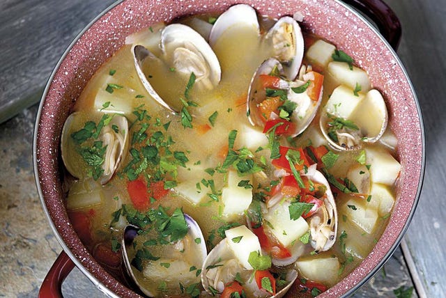 sopa de almejas con patatas