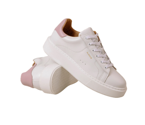 32 zapatillas blancas de moda para tus looks de primavera