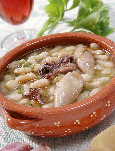 potaje de alubias con chipirones
