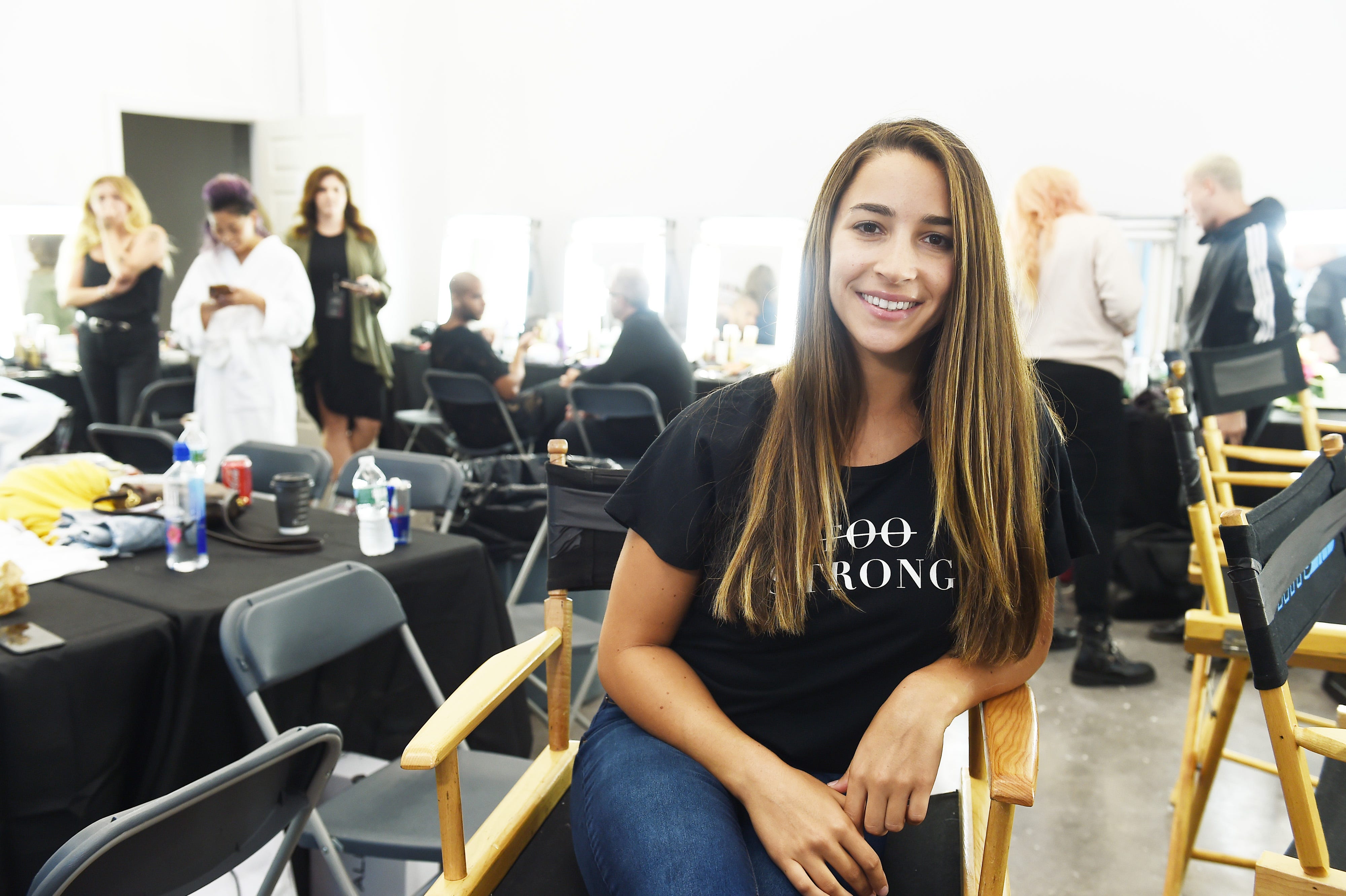 Mikaela Testa'S Makeup Free Look: A Total Surprise - y7ds5cj