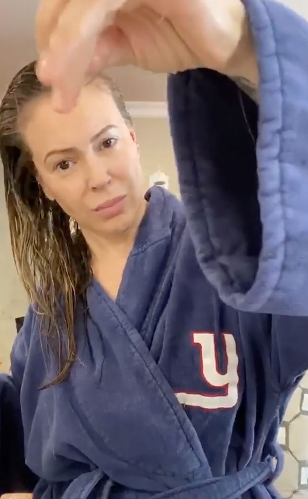 Bondage Porn Alyssa Milano - Alyssa Milano Says She's Experiencing Hair Loss After COVID-19