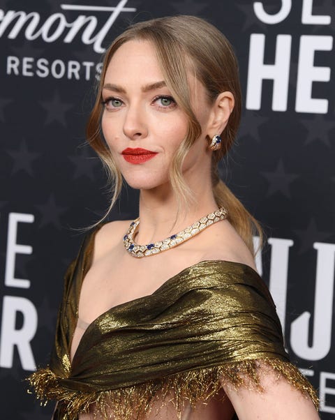 amanda seyfried red lipstick