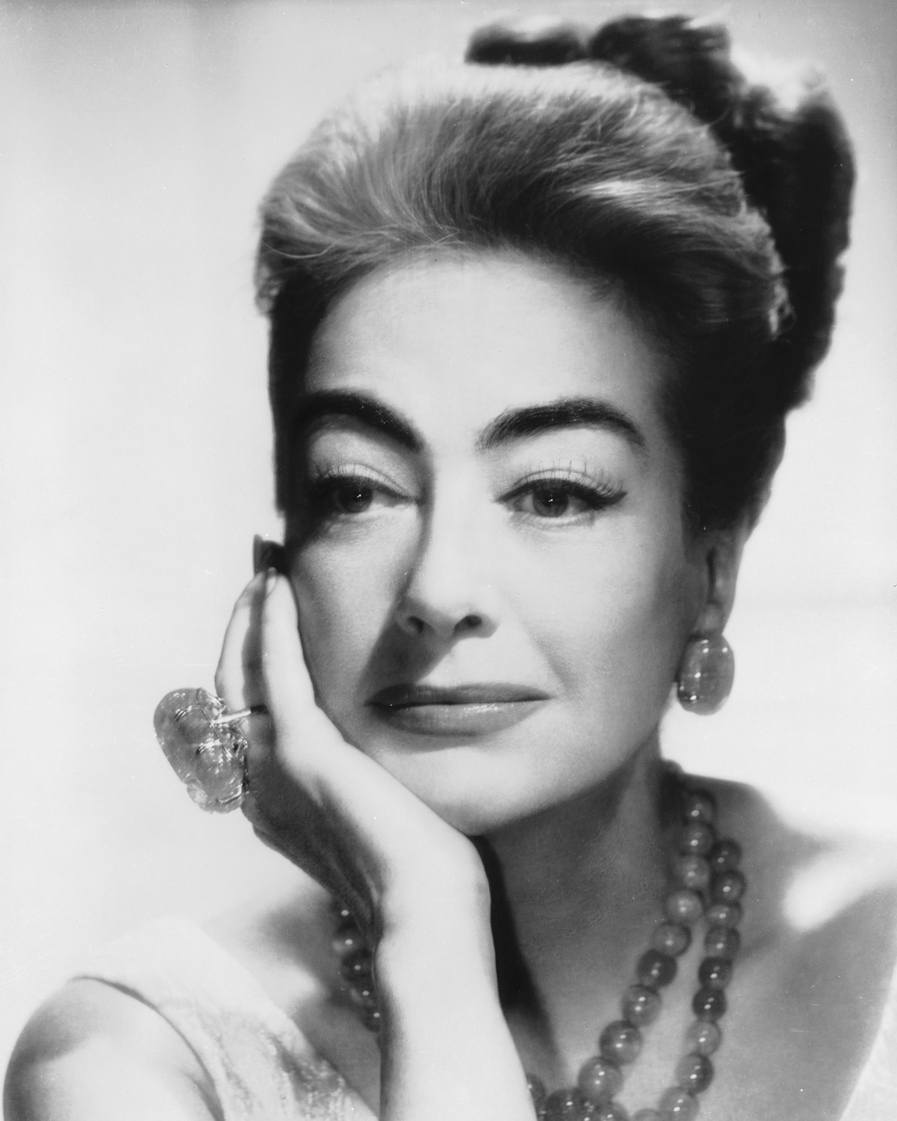 40 Photos Of Joan Crawford Throughout Her Life