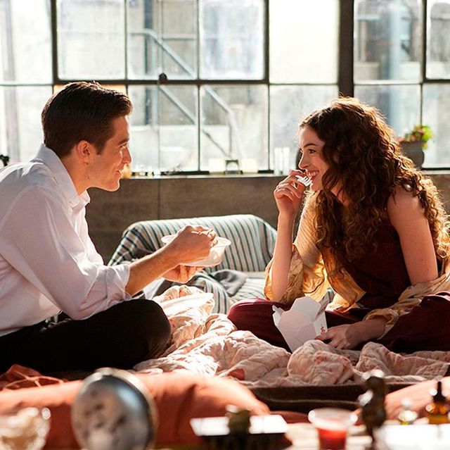 Jake Gyllenhaal y Anne Hathaway en la película "Amor y otras drogas"
