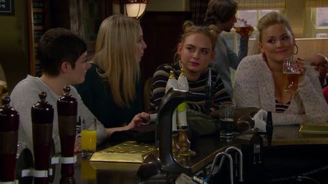 Emmerdale fans spot strange moment in Amy and Tracy pub scene