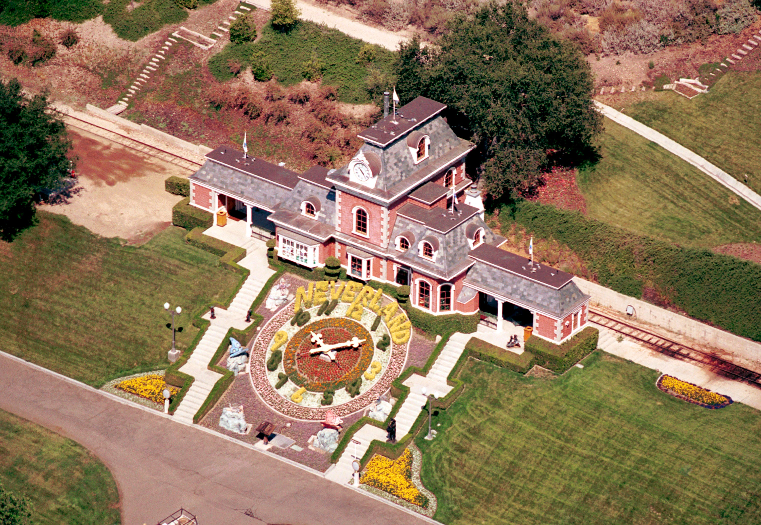 Now Everyone Can Own Michael Jackson s Neverland Ranch For This Mind 