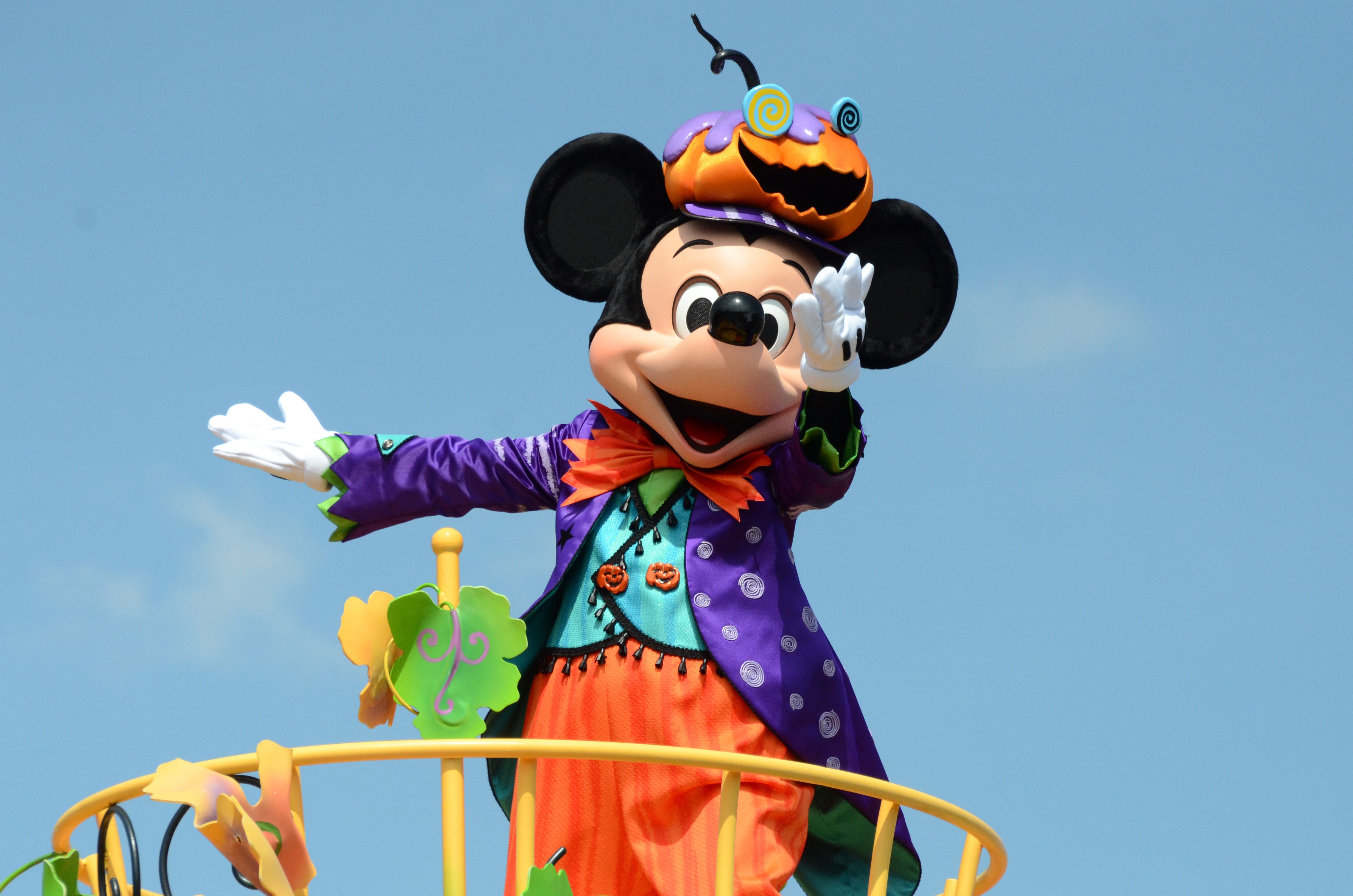 New Disney Parks 2019 Mickey Mouse Ceramic Halloween Pumpkin Candy Bowl