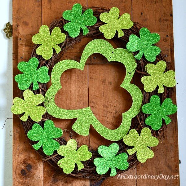 NWT Happy St Patricks Day Glitter WELCOME Shamrock Hanging Home Wall Decor Sign 