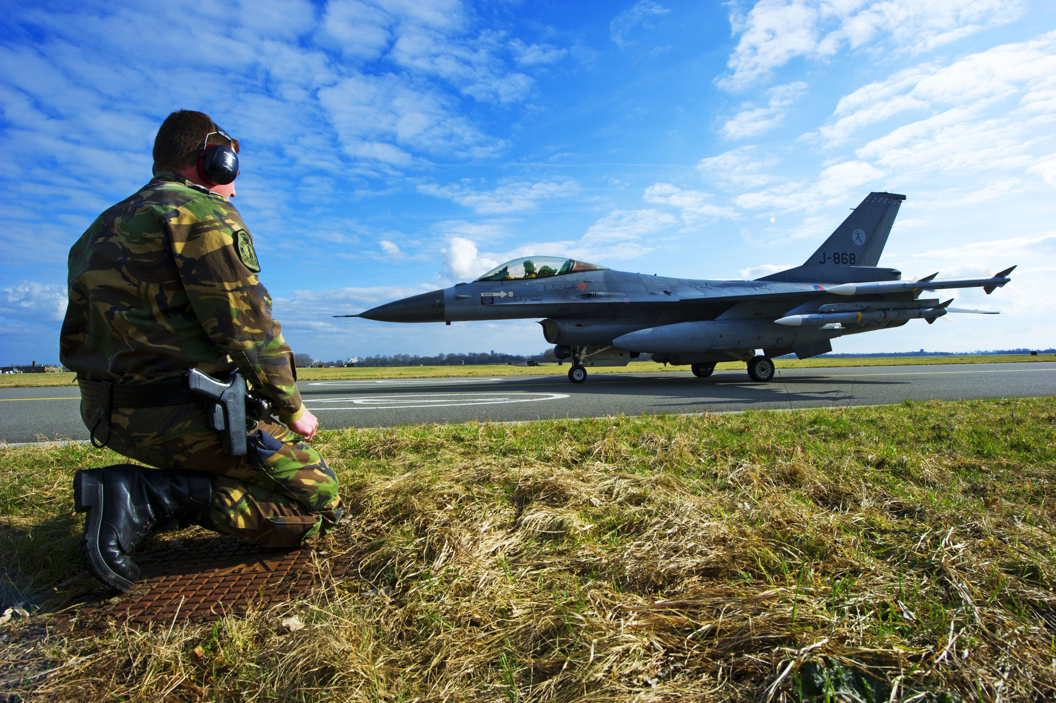 It Will Be Tough For Ukrainian Fighter Pilots to Learn to Fly the F-16—But Undeniably Worth It