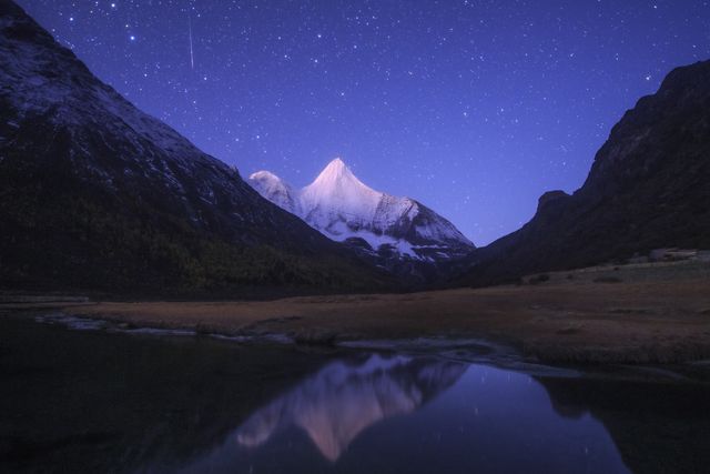 an orionid meteor steaks over the jampayang snow mountain in china