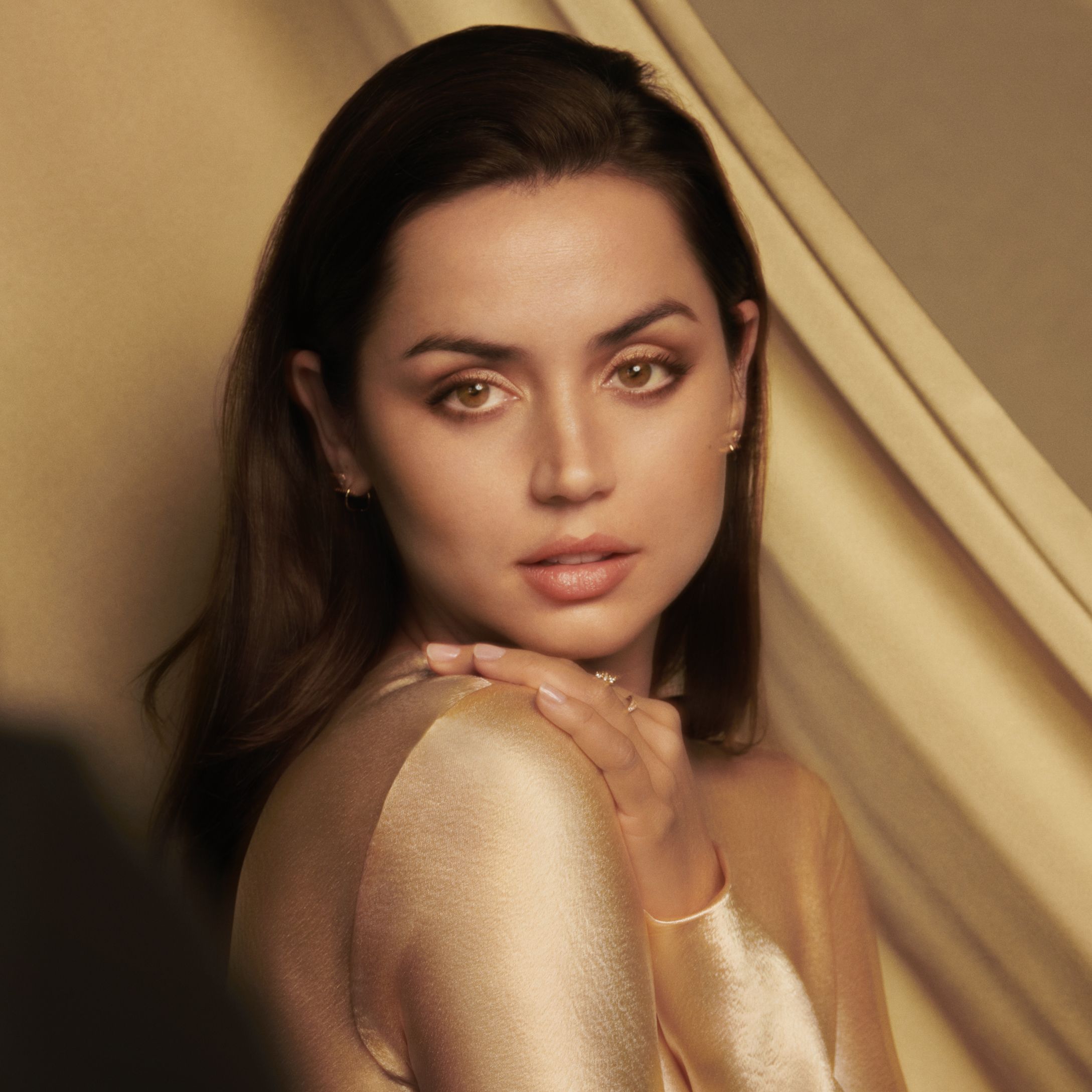 Ana de Armas Is the New Face of Estée Lauder - theskinwhiteningcream