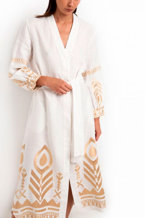 Ana Milán y el vestido blanco y dorado de inspiración griega Ana Milán y el vestido blanco y dorado de inspiración griega