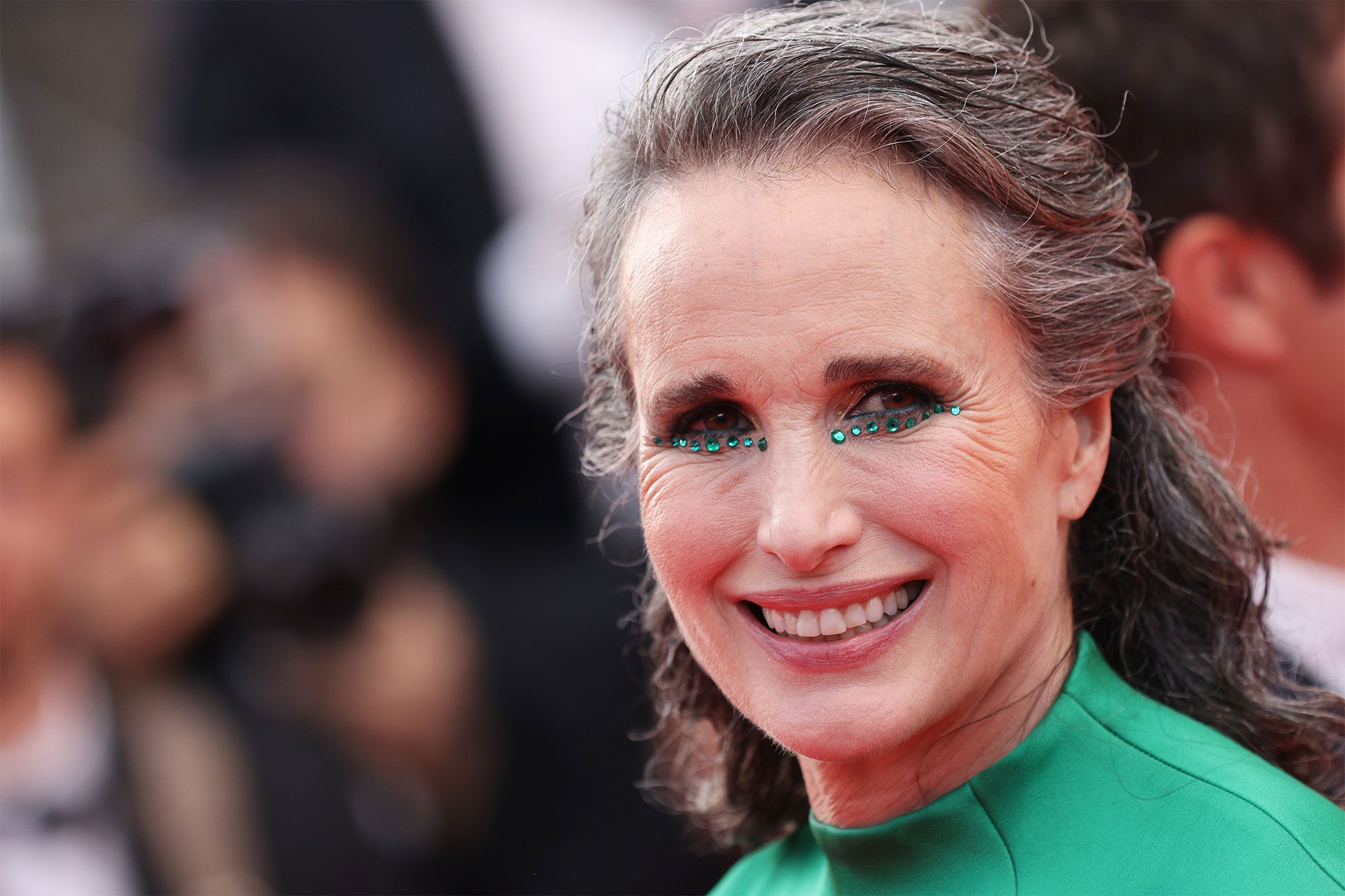 Andie MacDowell demuestra que el maquillaje estilo Euphoria no entiende de edades en el festival de Cannes