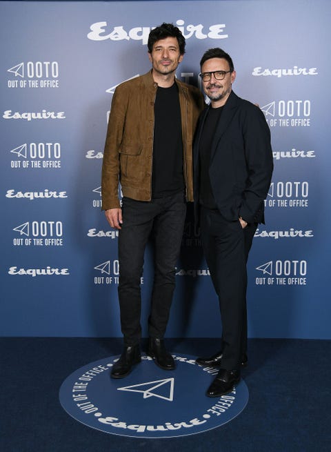 el modelo y el director de la revista esquire en una fiesta