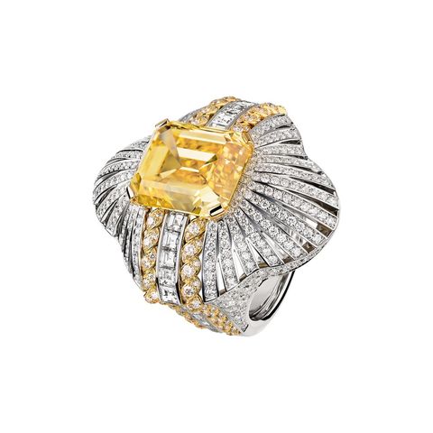 Jewellery, Fashion accessory, Yellow, Ring, Gemstone, Diamond, Silver, Metal, Engagement ring, Gold, 