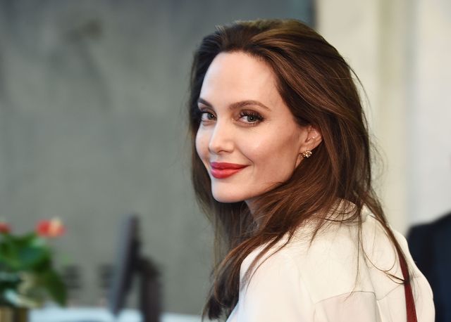 the video that shows the physical evolution of angelina jolie over the years