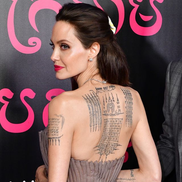 タトゥーの数は女優一 アンジェリーナ ジョリーの タトゥーデザイン