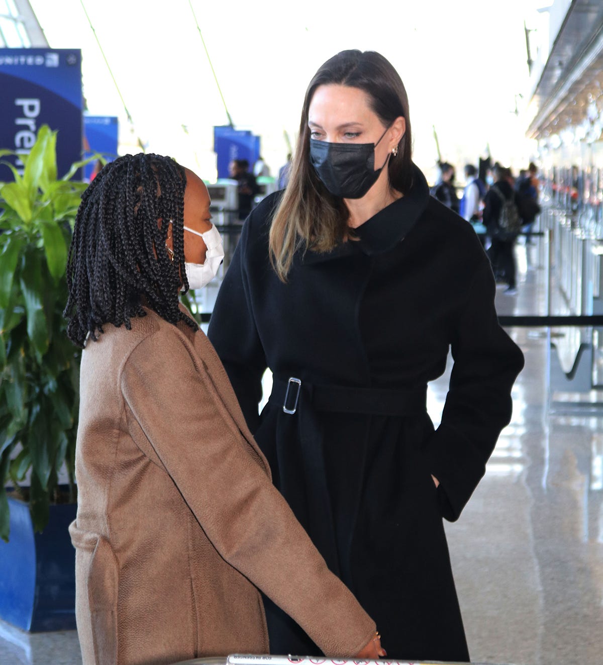 Angelina Jolie y Zahara Jolie Pitt, looks de aeropuerto