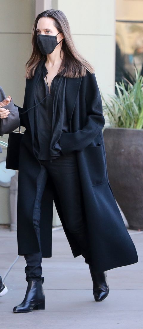 los angeles, ca angelina jolie looks chic in an all black ensemble as she goes shopping with her daughter zaharapictured zahara jolie pitt, angelina joliebackgrid usa January 16, 2021 united states 1310798 9111 usasalesbackgridcomuk 44208344 2007 uksalesbackgridcomuk customers photos containing Pixelate customer images please before posting
