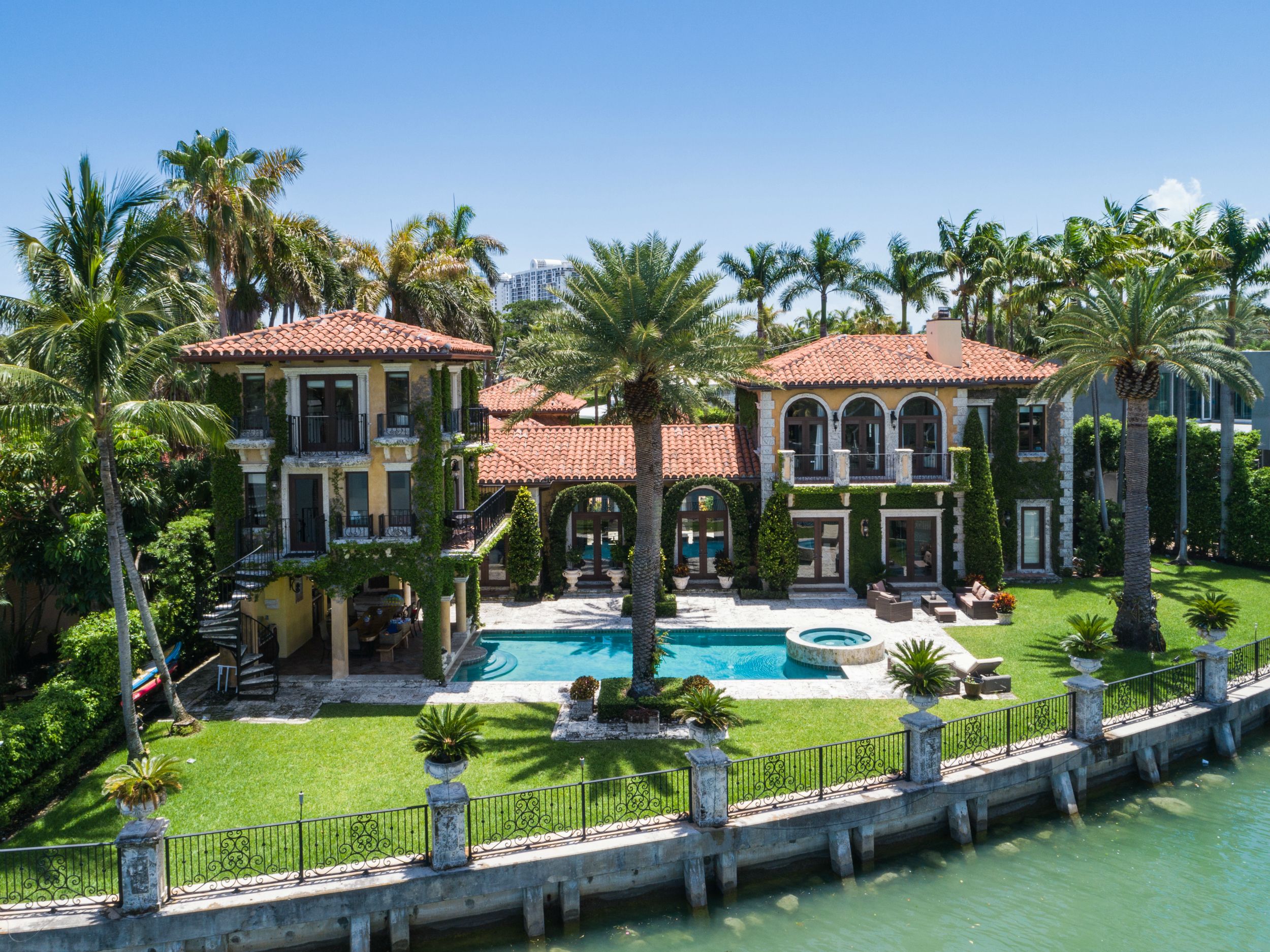 Anna Kournikovas Former Miami Beach House Is On The Market For 1425m