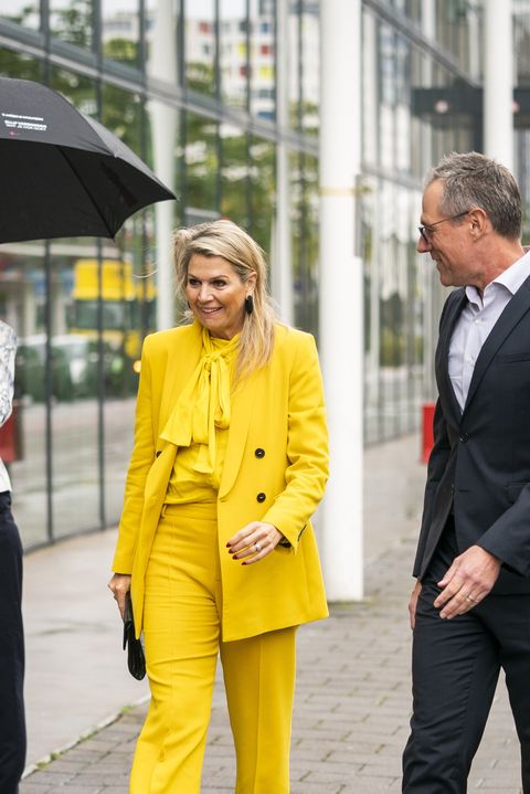Clam democratische Partij Plunderen Koningin Máxima draagt zonnig pak tijdens bijeenkomst in Den Haag
