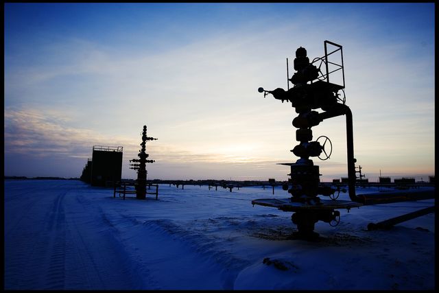 ©david howells 2005 nyc tel1 305 778 18461 845 358 1609davehowellspixmindspringcomanwr drilling, alaskaoil prodution in prudhoe bay, which is just outside anwr