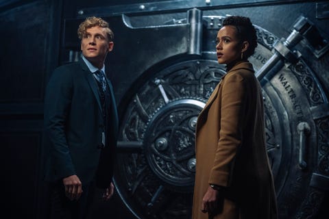 army of thieves l to r matthias schweighöfer as ludwig dieter, nathalie emmanuel as gwendoline in army of thieves photo credit stanislav honziknetflix © 2021