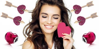 Guarda i gioielli per San Valentino da regalare a lui o a lei e scegli tra le nuove collezioni il dono più bello e romantico per stupire il partner con un regalo stupendo. 