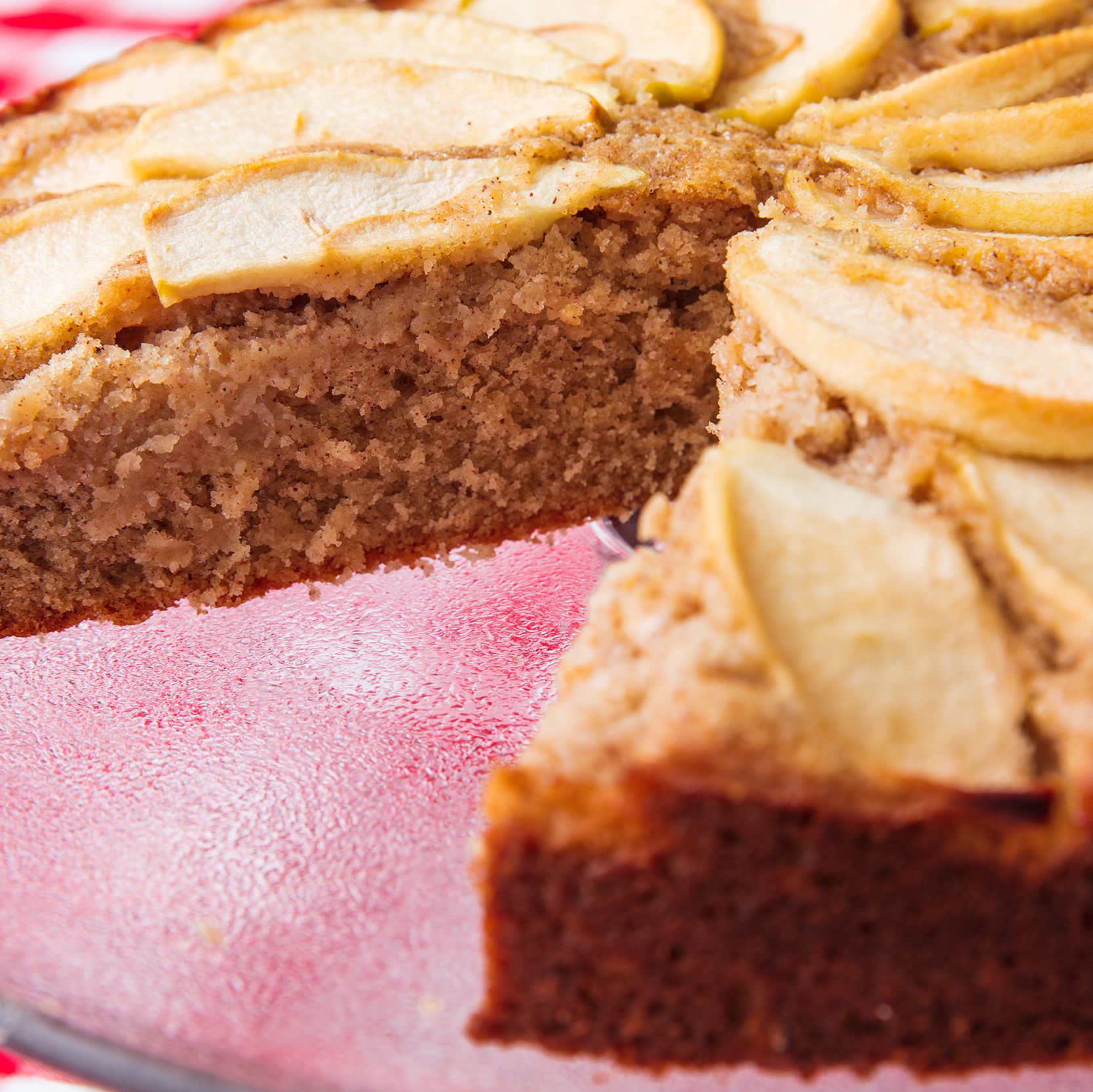 Cinnamon Apple Cake Is Sure To Impress 🍎