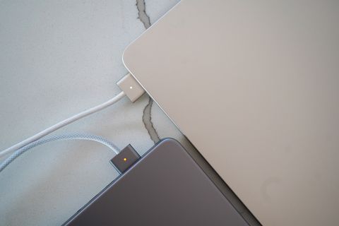 2 macbooks charging