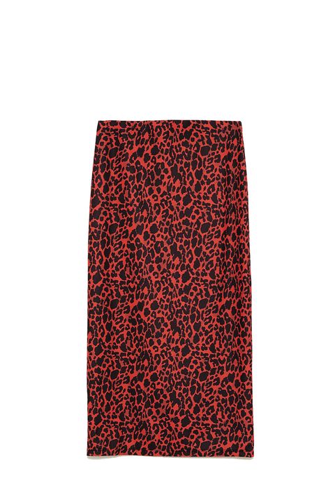 En el nombre Novelista Admisión Zara versiona la famosa falda roja de leopardo que se agotó en 48 horas -  Zara versiona mucho más barara su famosa falda roja de leopardo