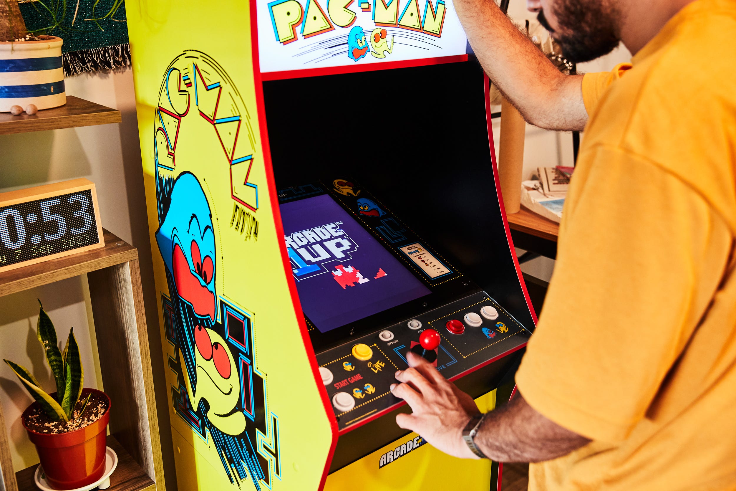 We're Obsessed With These Retro Gaming Home Arcade Machines