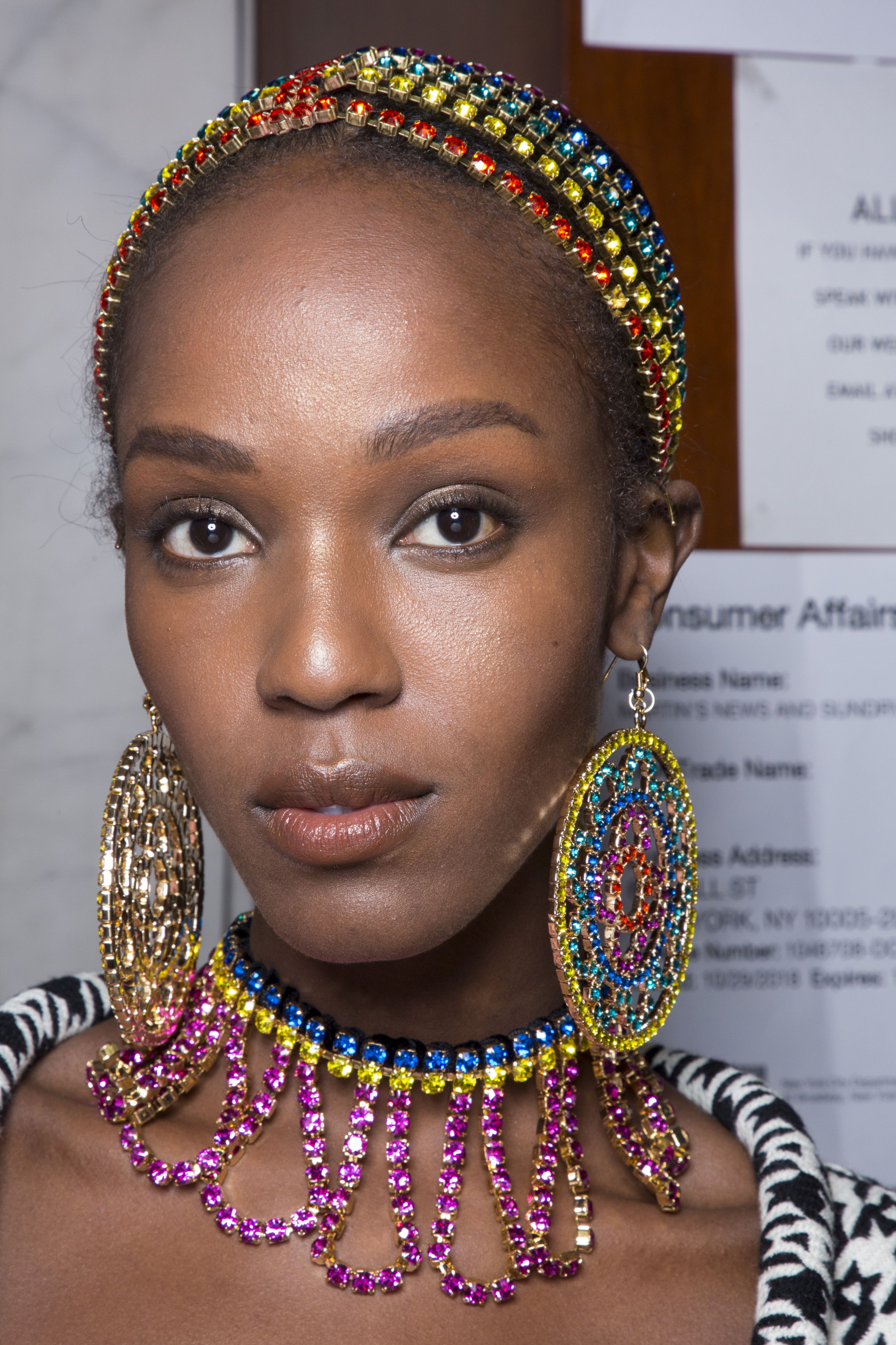 How Slogan Barrettes Became Fashion's Way To Express Female Complexity How Slogan Barrettes Became Fashion's Way To Express Female Complexity
