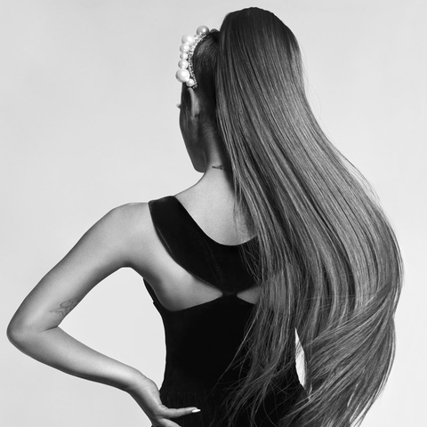 Hair, Black, White, Hairstyle, Shoulder, Long hair, Black-and-white, Beauty, Monochrome photography, Blond, 