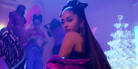 Sau hit cảm ơn người yêu cũ, Ariana Grande trình làng thánh ca tình bạn trong MV rực hồng