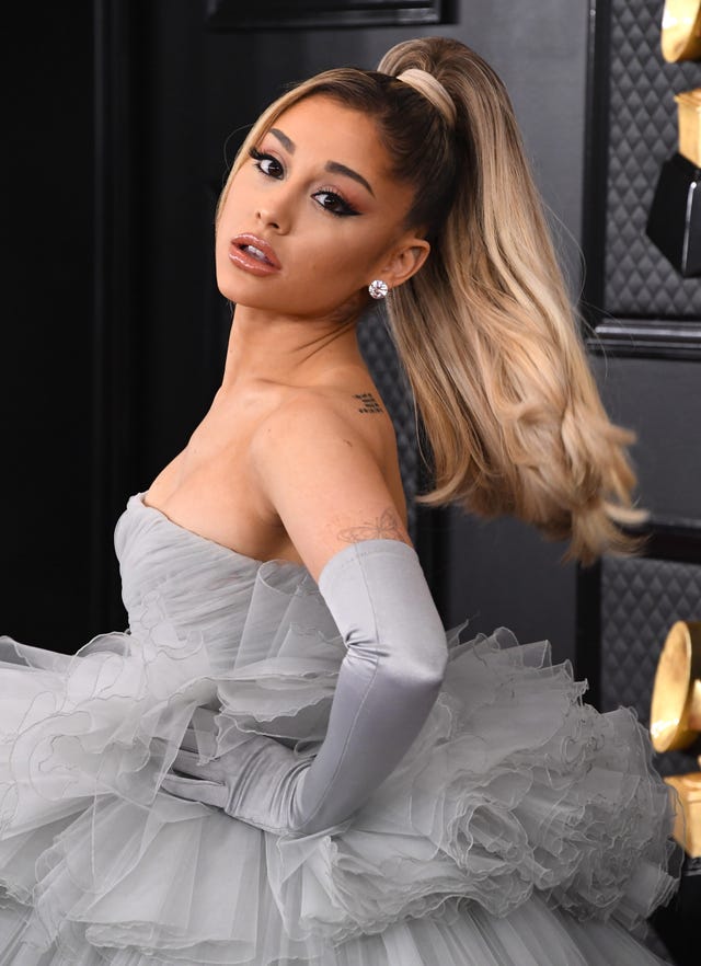 De verdad ha borrado Ariana Grande los tatuajes de su brazo?