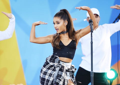 ariana grande voert tijdens abc 's good morning america' s 2016 summer concert series